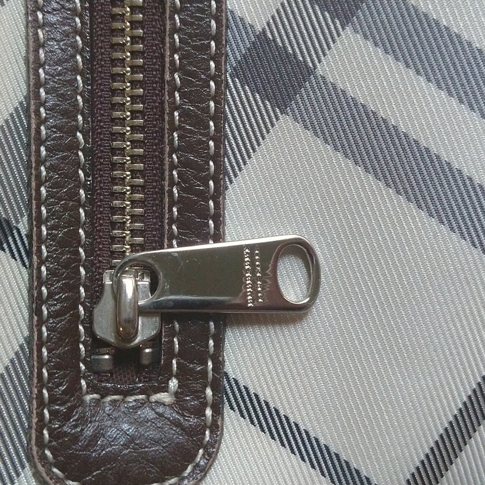 Burberry 1 cross body purse - Picture 5 of 7